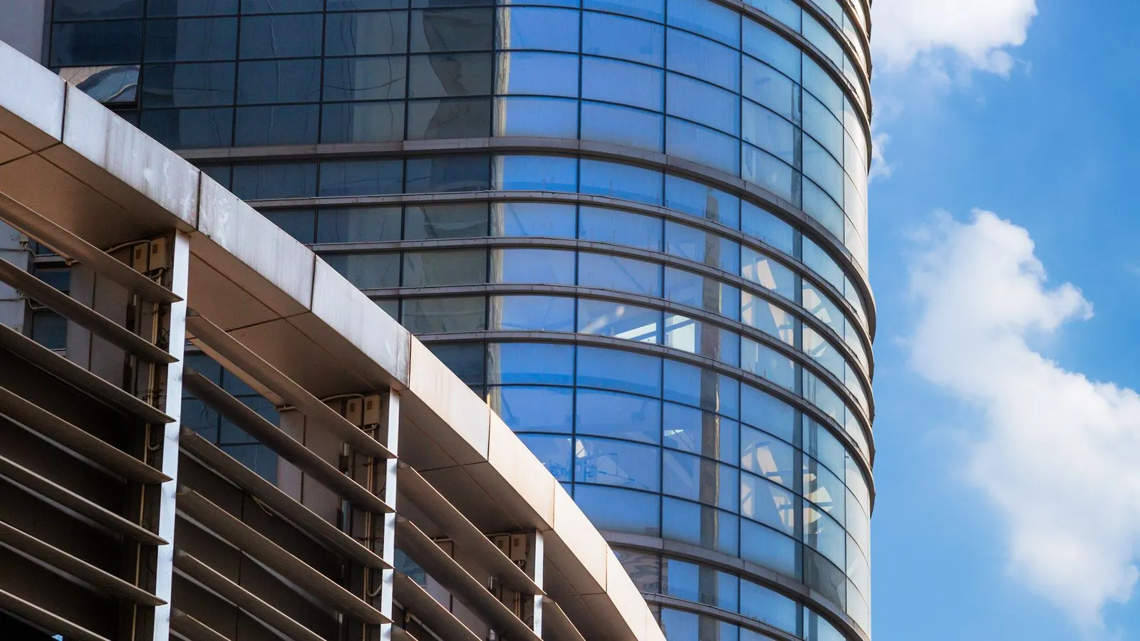 Edifício corporativo do RioMar Trade Center, em Recife, onde fica o escritório Alvares Barbosa