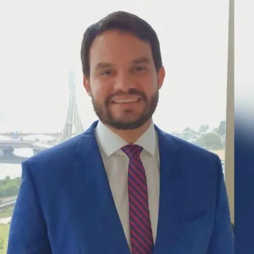 Leonardo José Alvares Barbosa, advogado empresarial e sócio fundador do Alvares Barbosa Advocacia em Recife